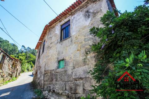 Moradia de Pedra em venda para renovar, em Oliveira de Frades