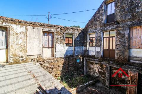 Moradia de Pedra em venda para renovar, em Oliveira de Frades