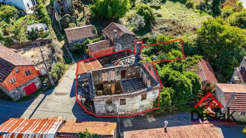 Moradia de Pedra em venda para renovar, em Oliveira de Frades