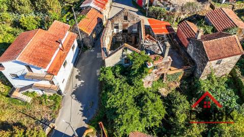 Moradia de Pedra em venda para renovar, em Oliveira de Frades