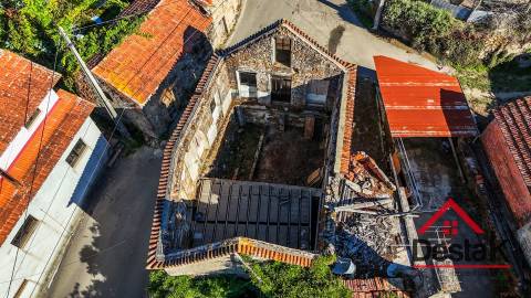 Moradia de Pedra em venda para renovar, em Oliveira de Frades