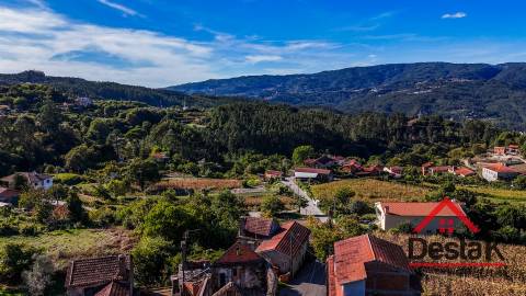 Moradia de Pedra em venda para renovar, em Oliveira de Frades