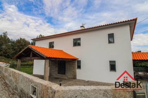 Moradia V6 em Sá de Carvalhais