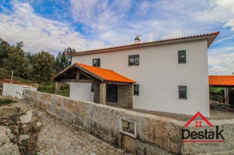 Moradia V6 em Sá de Carvalhais