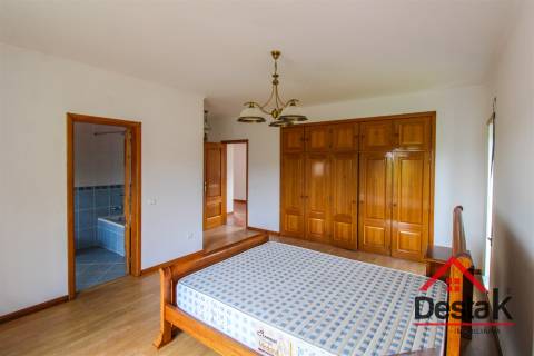 Moradia V6 em Sá de Carvalhais