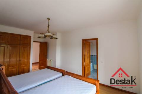 Moradia V6 em Sá de Carvalhais