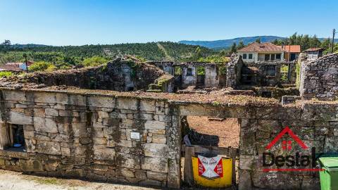 Moradia para Restaurar em Paredes Velhas