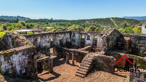 Moradia para Restaurar em Paredes Velhas