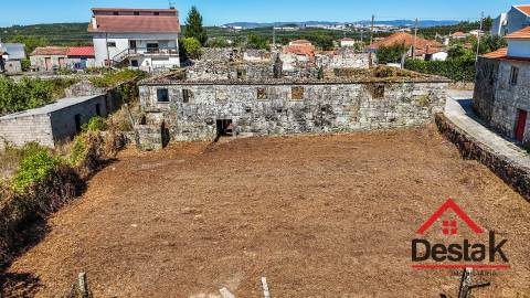 Moradia para Restaurar em Paredes Velhas