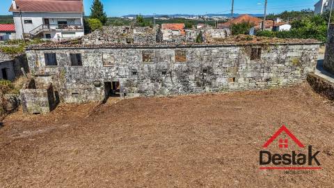 Moradia para Restaurar em Paredes Velhas