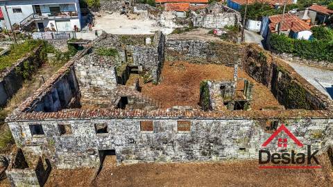 Moradia para Restaurar em Paredes Velhas