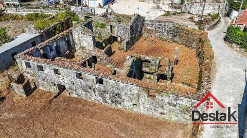 Moradia para Restaurar em Paredes Velhas