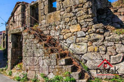 Moradia em Granito para Restaurar – Ventosa, Vouzela