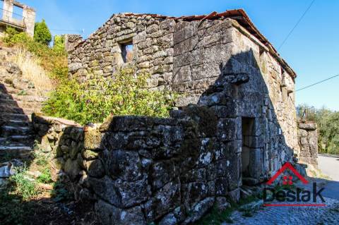 Moradia em Granito para Restaurar – Ventosa, Vouzela