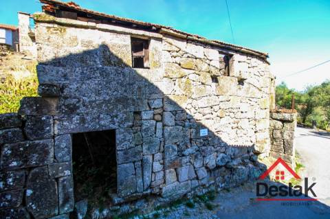 Moradia em Granito para Restaurar – Ventosa, Vouzela