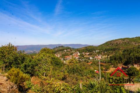 Moradia em Granito para Restaurar – Ventosa, Vouzela