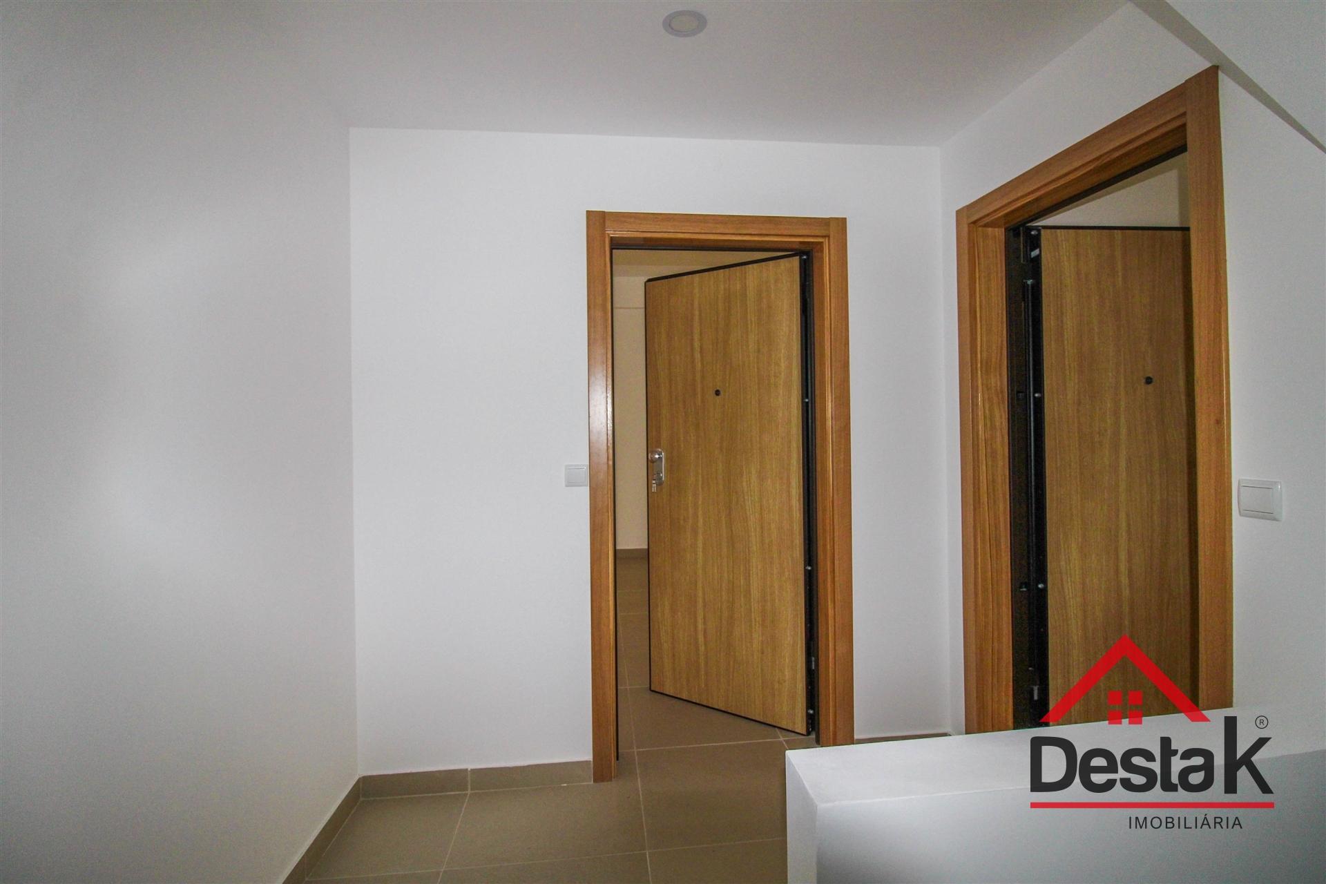 Apartamento T1 para arrendamento no centro de São Pedro do Sul