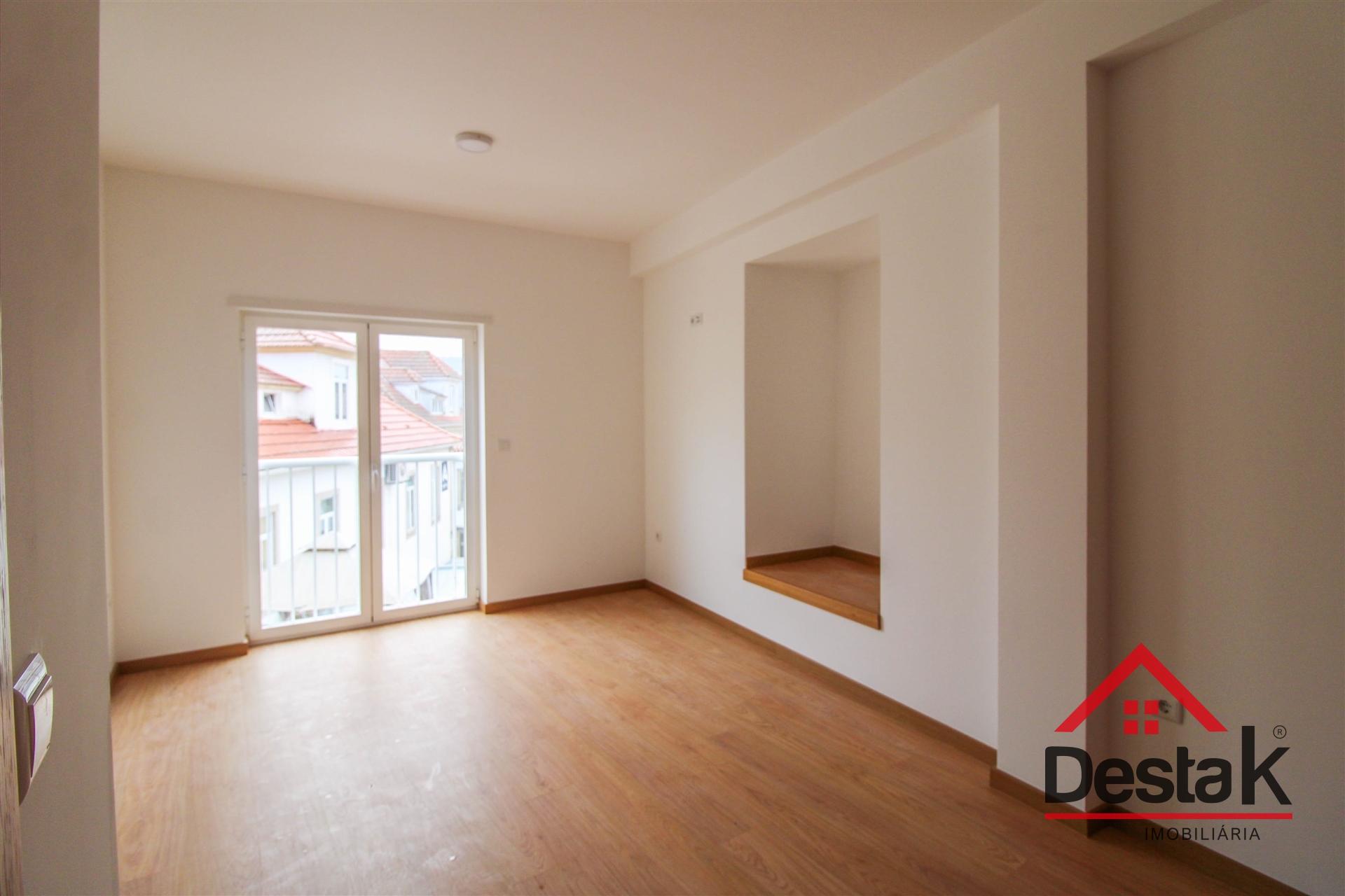 Apartamento T1 para arrendamento no centro de São Pedro do Sul