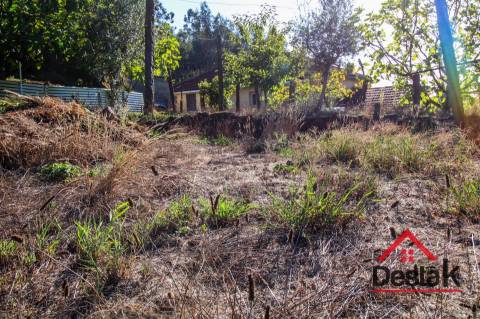 Moradia V3 para Remodelação – Oportunidade Única!