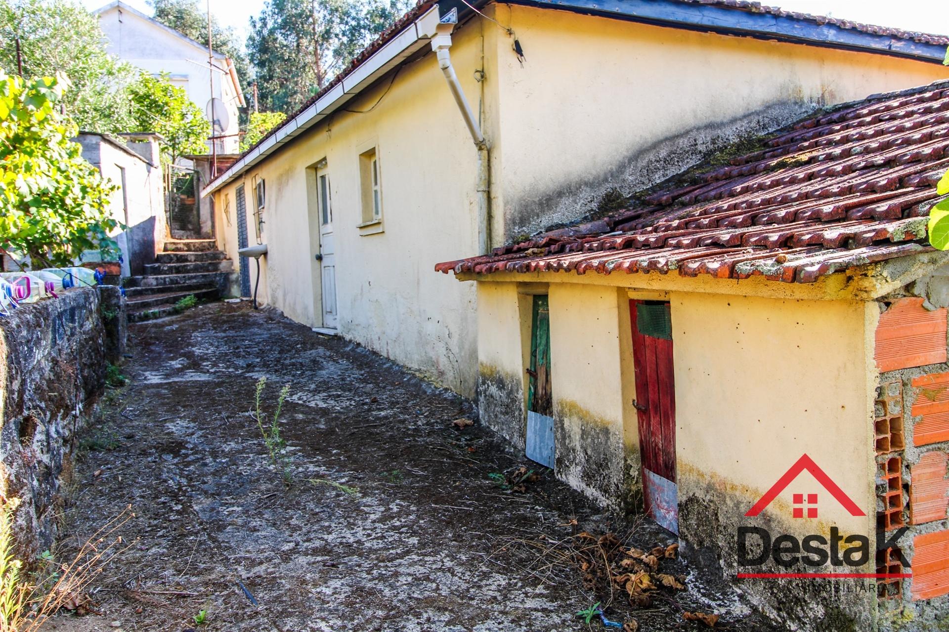 Moradia V3 para Remodelação – Oportunidade Única!
