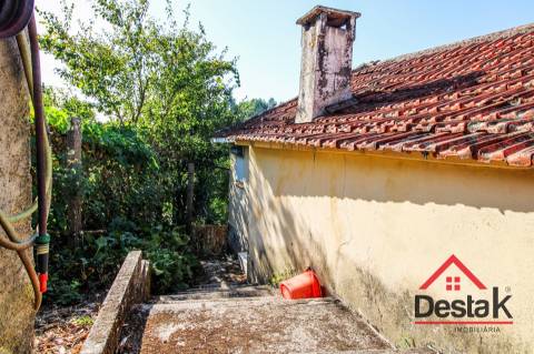 Moradia V3 para Remodelação – Oportunidade Única!