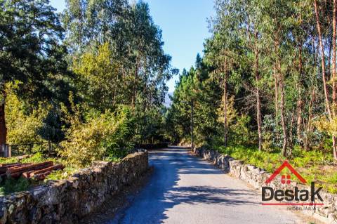 Moradia V3 para Remodelação – Oportunidade Única!