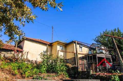 Moradia V3 para Remodelação – Oportunidade Única!