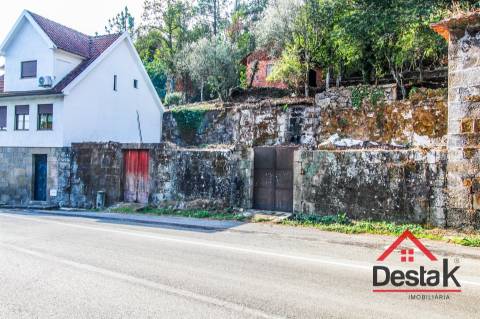 Propriedade com duas moradias em pedra e terreno para venda em Vilar, São Pedro do Sul