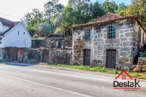 Propriedade com duas moradias em pedra e terreno para venda em Vilar, São Pedro do Sul