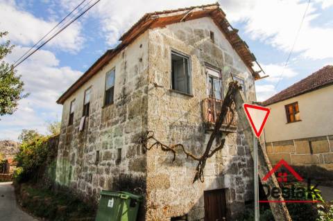 Moradia em Pedra para Restaurar