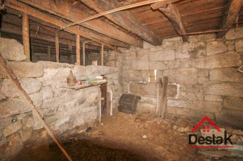 Moradia em Pedra para Restaurar