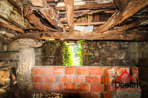 Moradia em Pedra para Restaurar