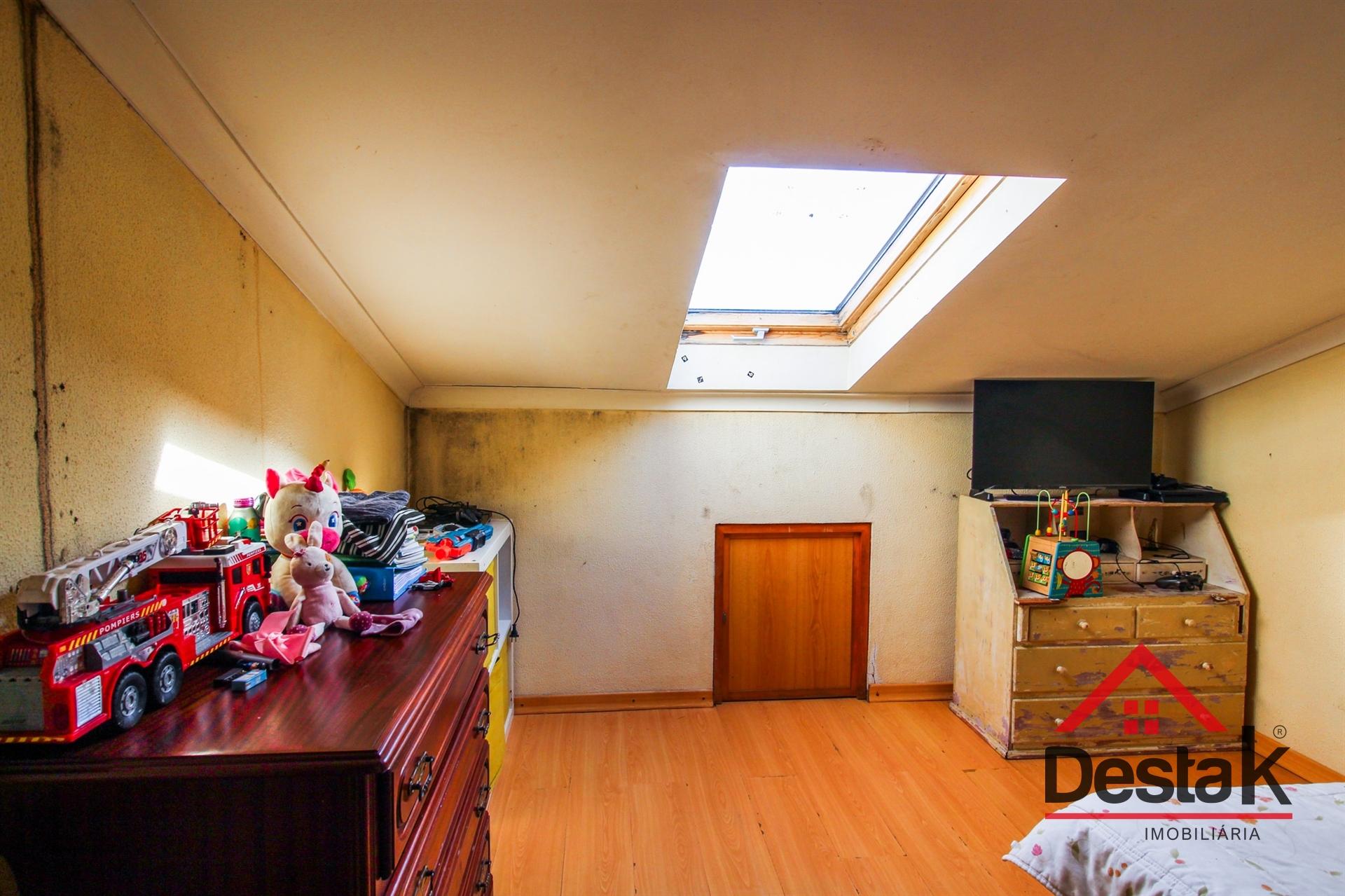 Arrumos transformados em T4, no coração de São Pedro