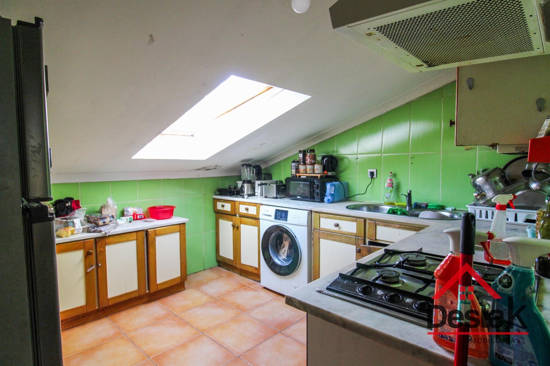 Arrumos transformados em T4, no coração de São Pedro