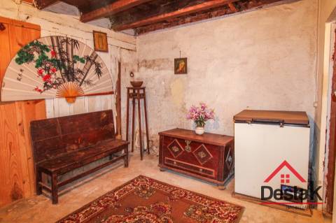 Fantástica moradia de Pedra, no Centro de Santa Cruz da Trapa