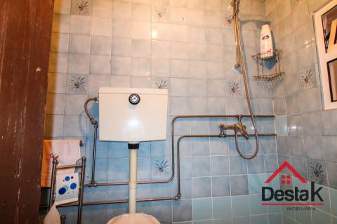 Fantástica moradia de Pedra, no Centro de Santa Cruz da Trapa