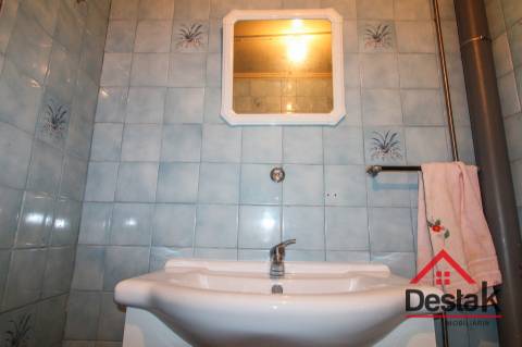 Fantástica moradia de Pedra, no Centro de Santa Cruz da Trapa