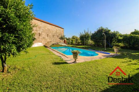 Moradia isolada V4 para venda em São Pedro do Sul