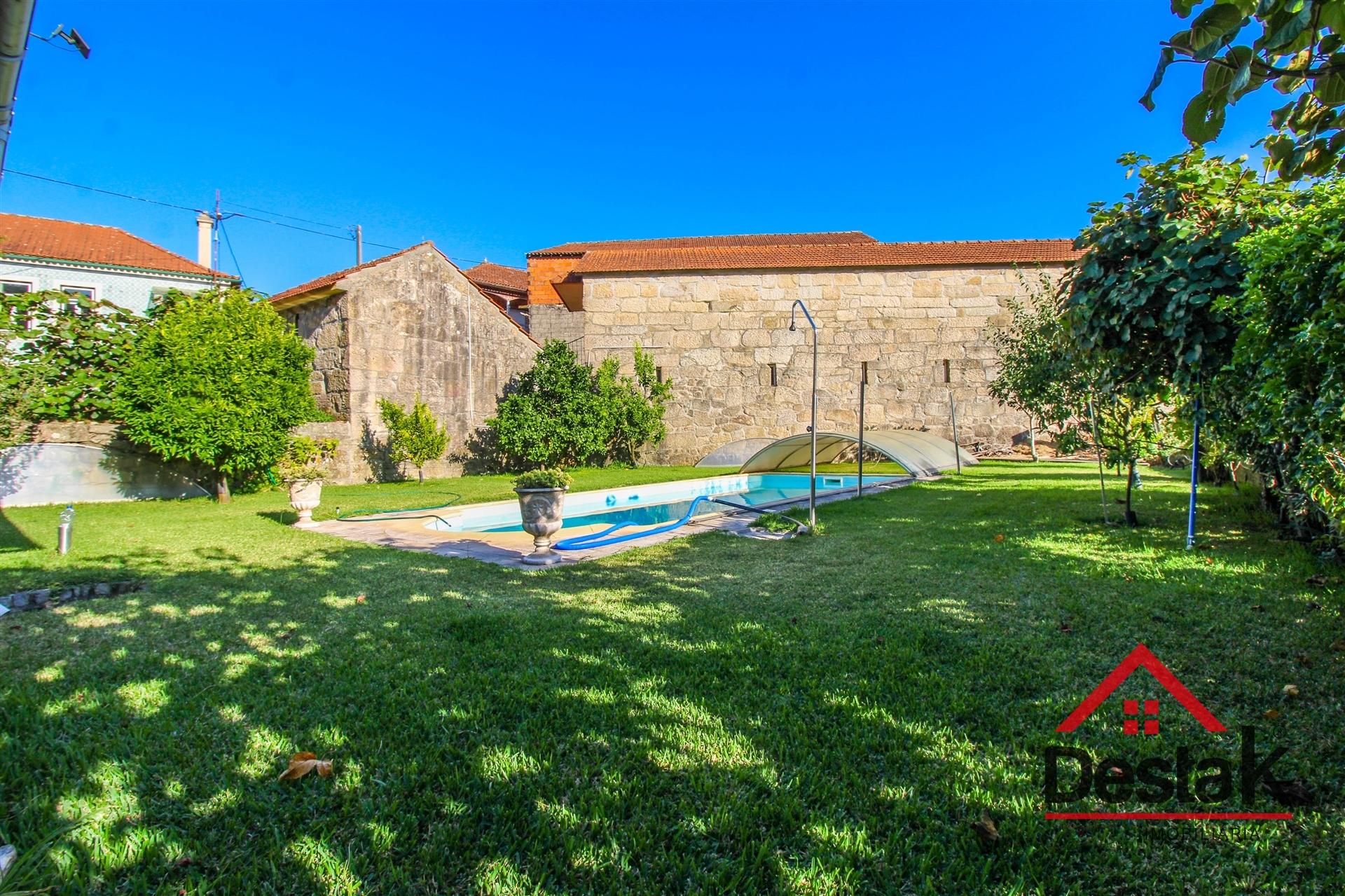 Moradia isolada V4 para venda em São Pedro do Sul