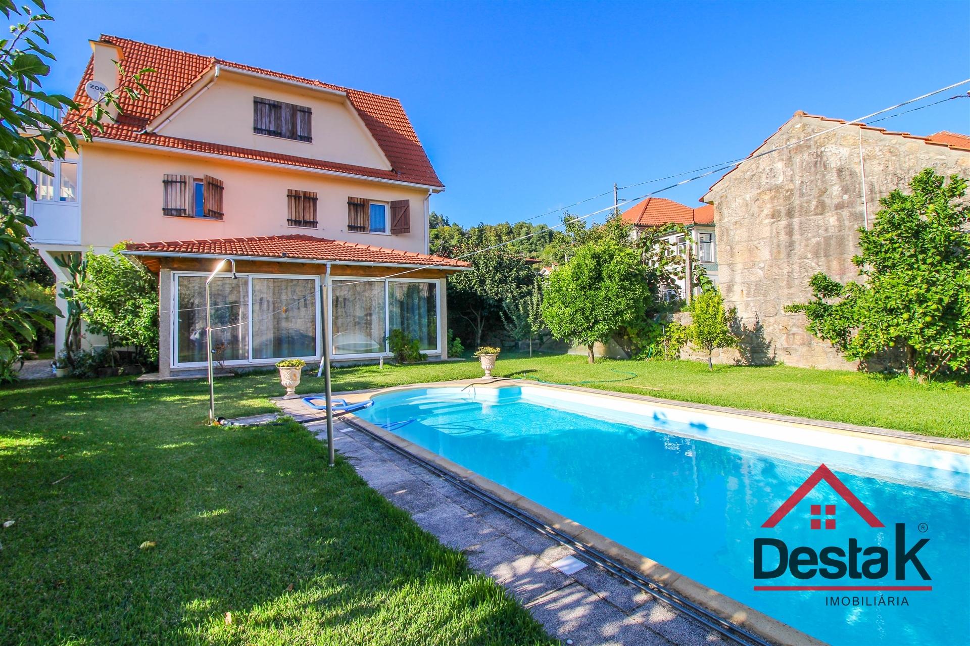 Moradia isolada V4 para venda em São Pedro do Sul