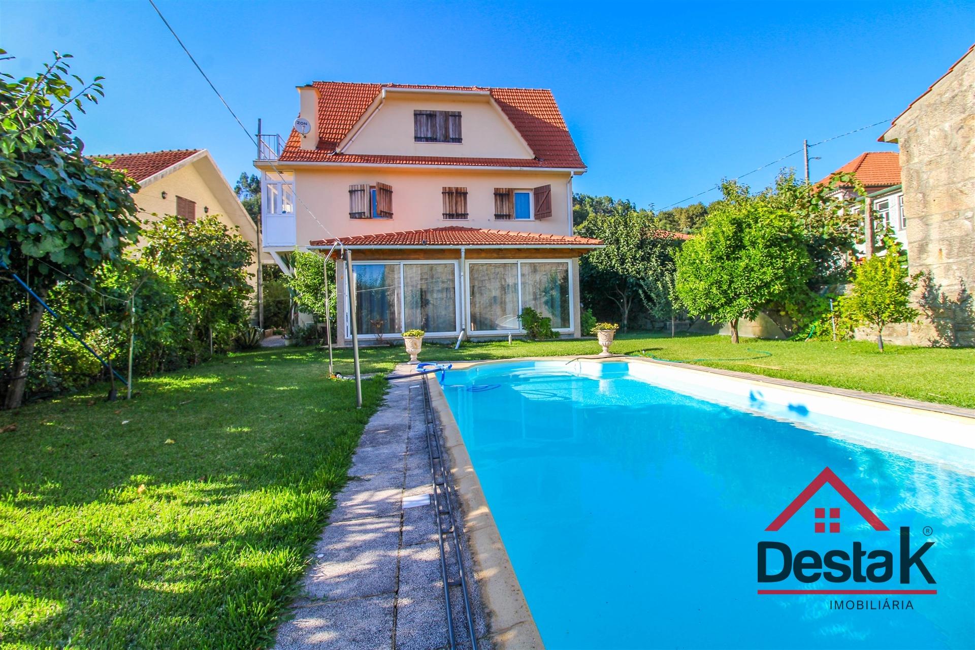 Moradia isolada V4 para venda em São Pedro do Sul