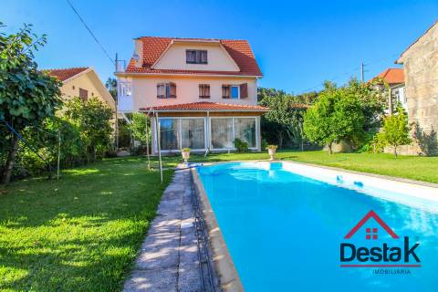 Moradia isolada V4 para venda em São Pedro do Sul