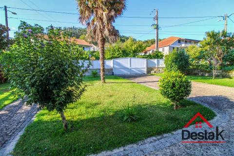 Moradia isolada V4 para venda em São Pedro do Sul