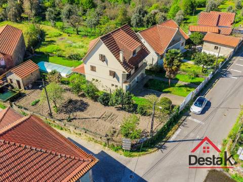 Moradia isolada V4 para venda em São Pedro do Sul