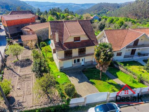 Moradia isolada V4 para venda em São Pedro do Sul