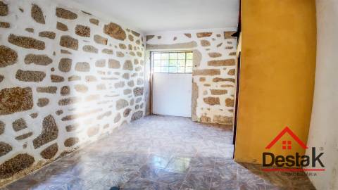 Moradia de 4 frentes para venda em Escariz, Arouca