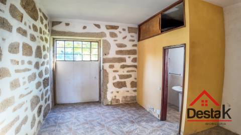 Moradia de 4 frentes para venda em Escariz, Arouca