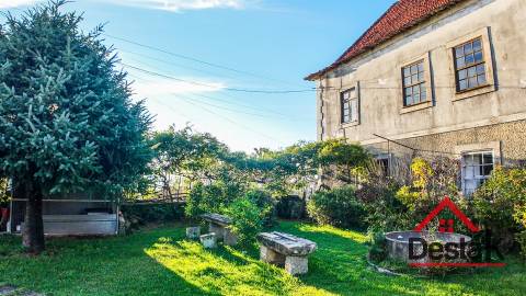 Moradia de 4 frentes para venda em Escariz, Arouca