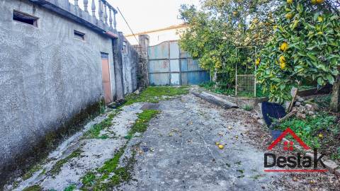 Moradia de 4 frentes para venda em Escariz, Arouca