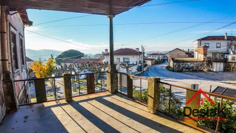 Moradia de 4 frentes para venda em Escariz, Arouca